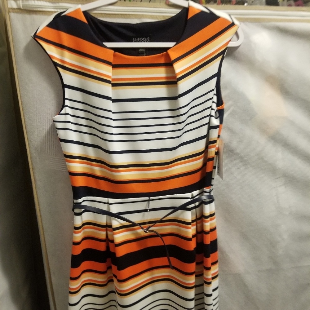 Womens dress w/belt- new with tag
